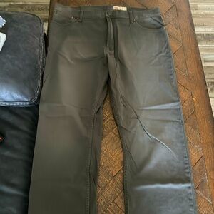 New without tags Men’s Wrangler straight fit grey jeans size 38W/32L
